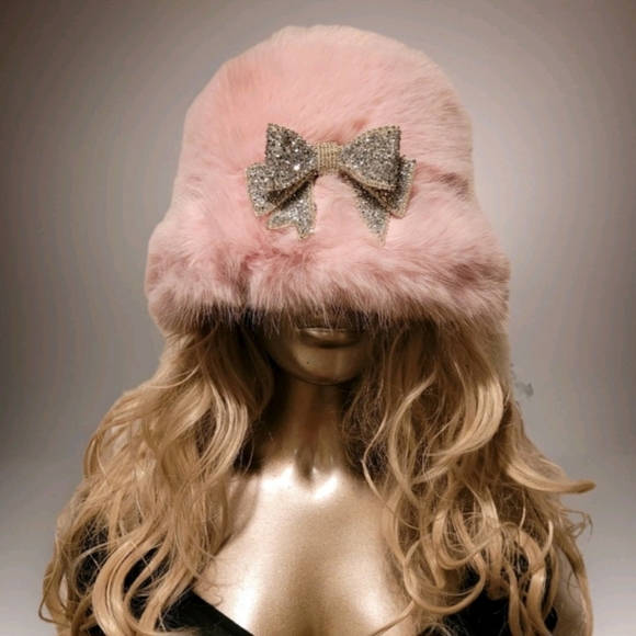 NWT Soft Pink Super Furry Faux Fur Winter Bucket Hat w/ Vtg. Crystal Bow Brooch - Picture 7 of 16